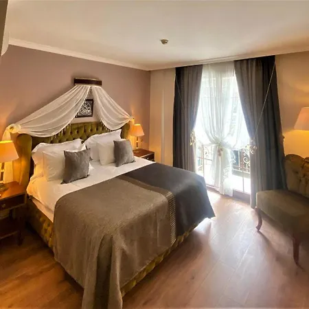 Saint John Hotell 3*