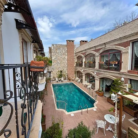 Saint John Hotell 3*