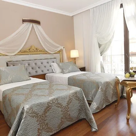 Saint John Hotell 3*