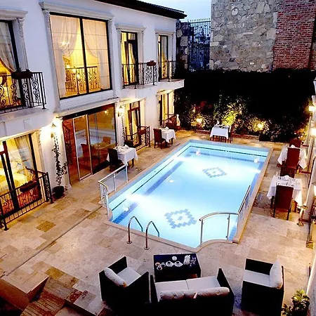 Saint John Hotell 3*