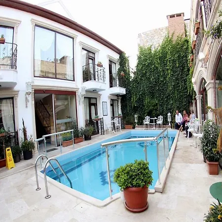 Saint John Hotell 3*