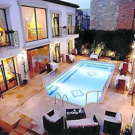 Saint John Hotel 3*