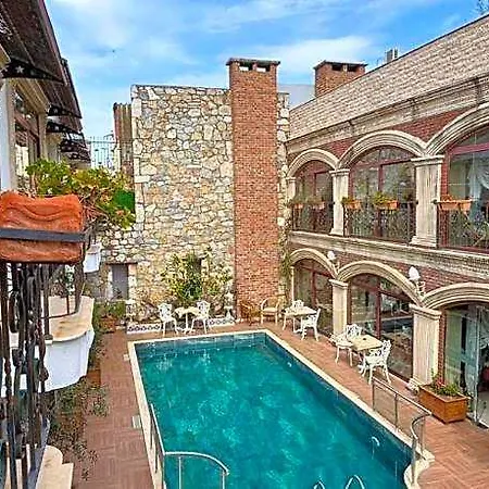Saint John Hotel 3*