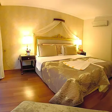 Saint John Hotel 3*